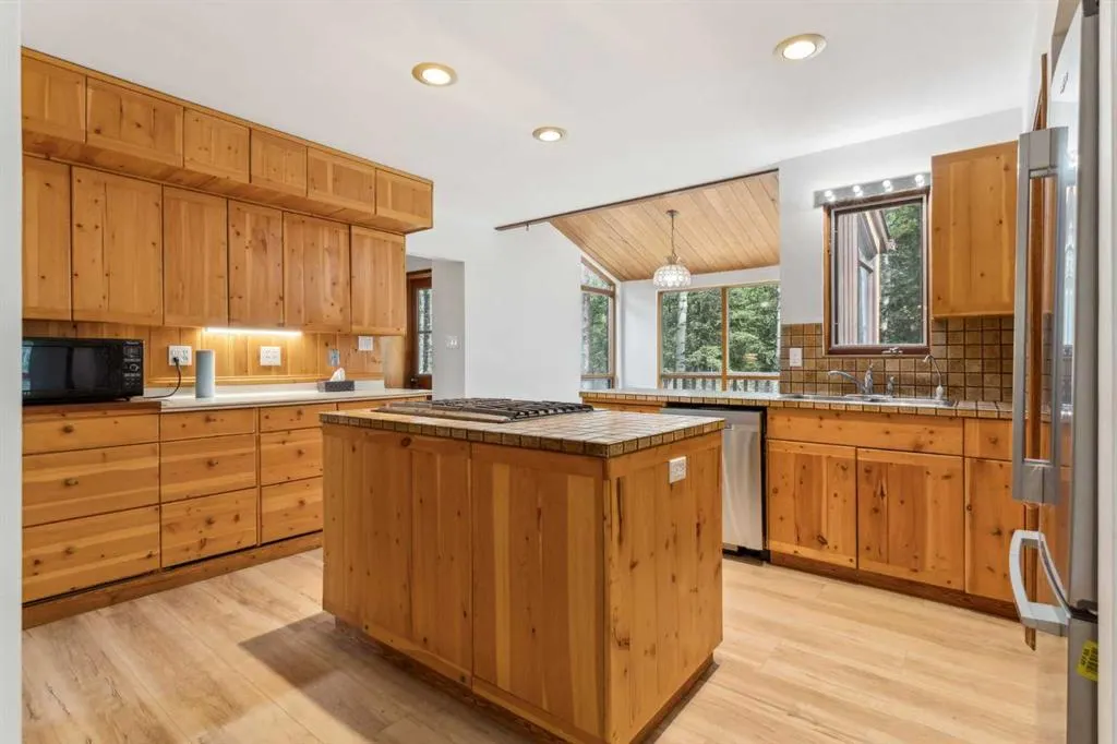 37 Aspen Creek Drive