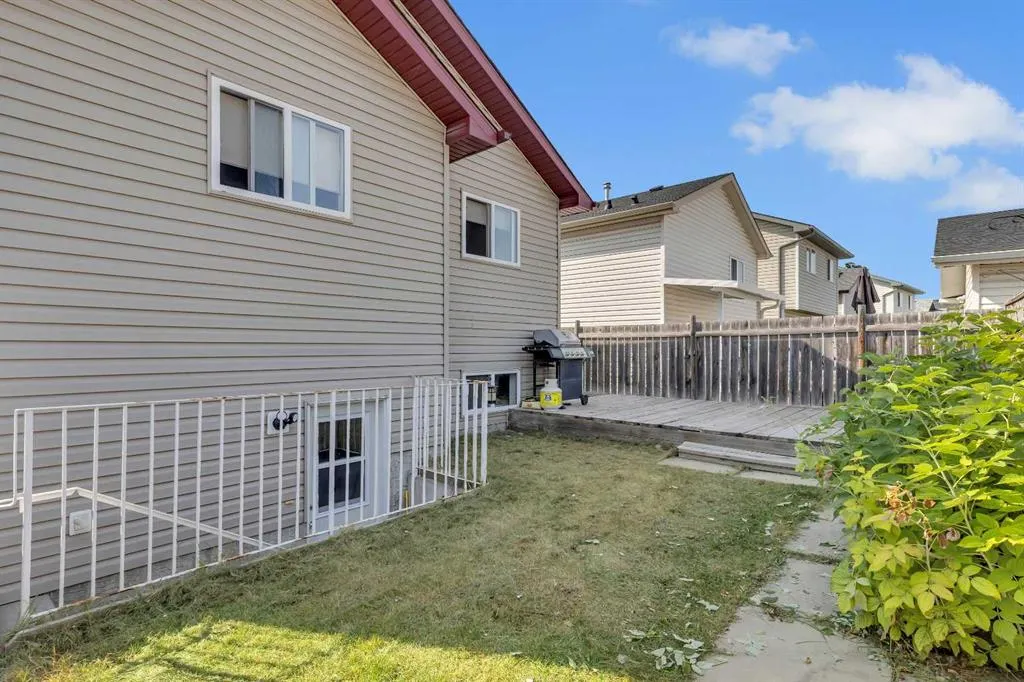 231 Martinvalley Crescent NE
