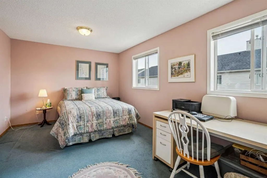 219 Mt Douglas Manor SE