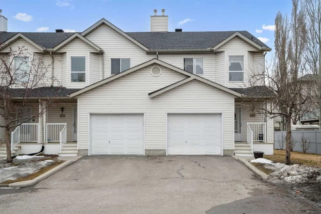 219 Mt Douglas Manor SE