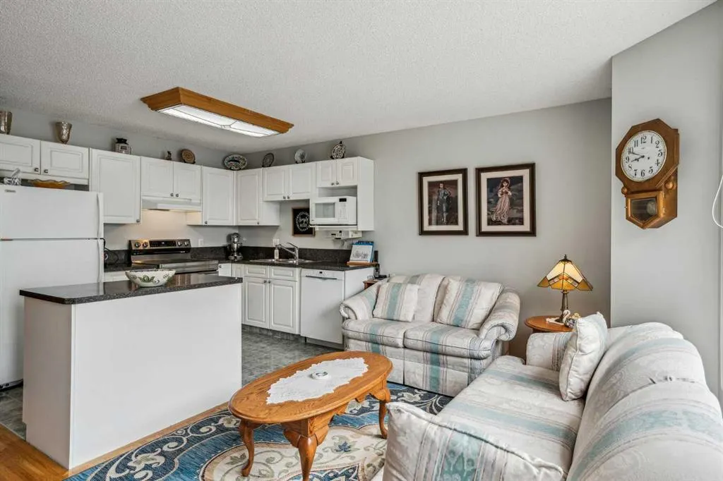 219 Mt Douglas Manor SE