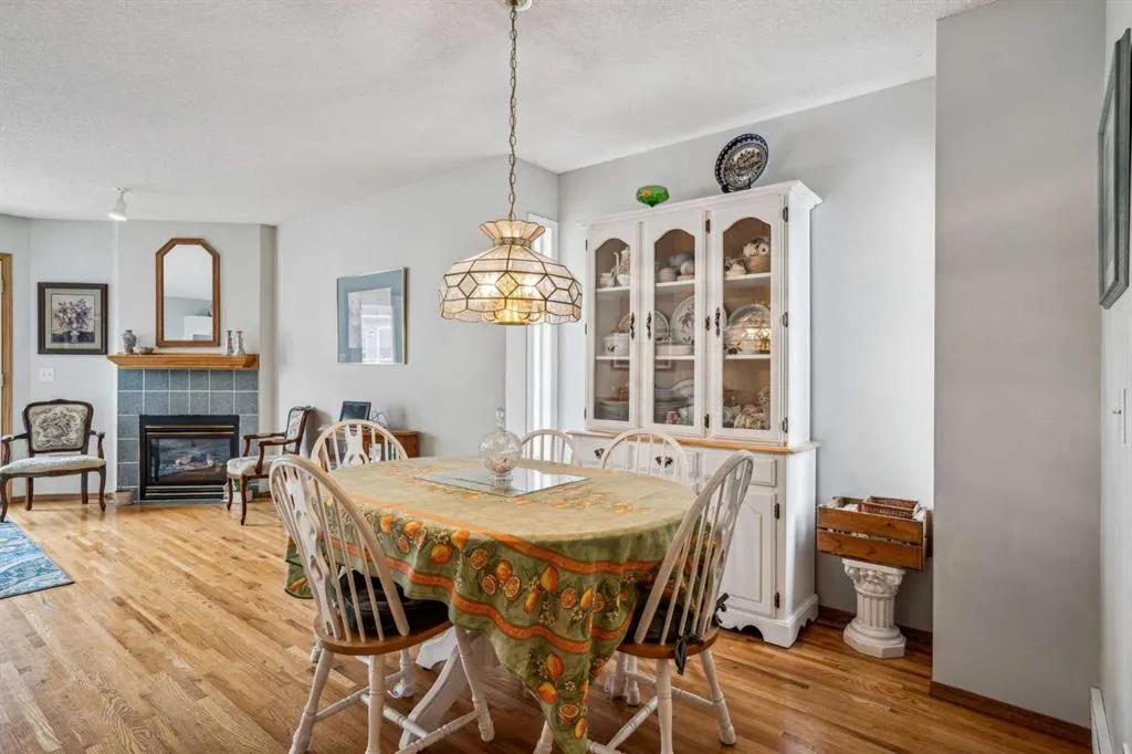 219 Mt Douglas Manor SE