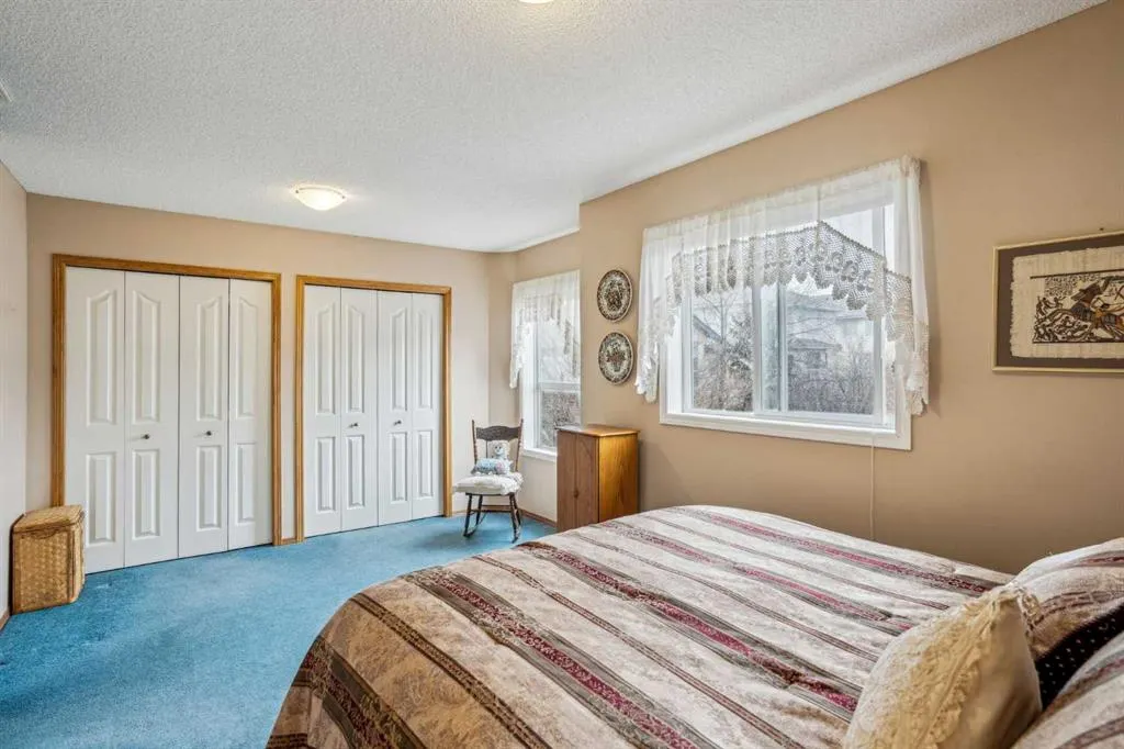 219 Mt Douglas Manor SE