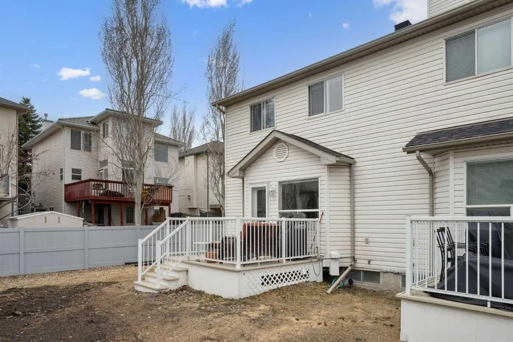 219 Mt Douglas Manor SE