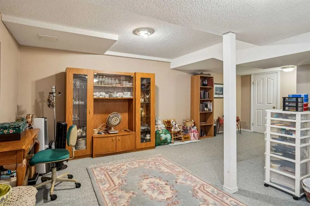 219 Mt Douglas Manor SE