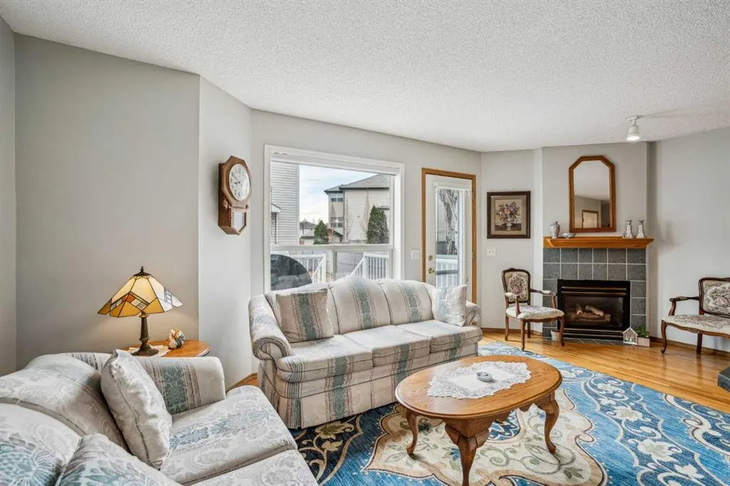 219 Mt Douglas Manor SE