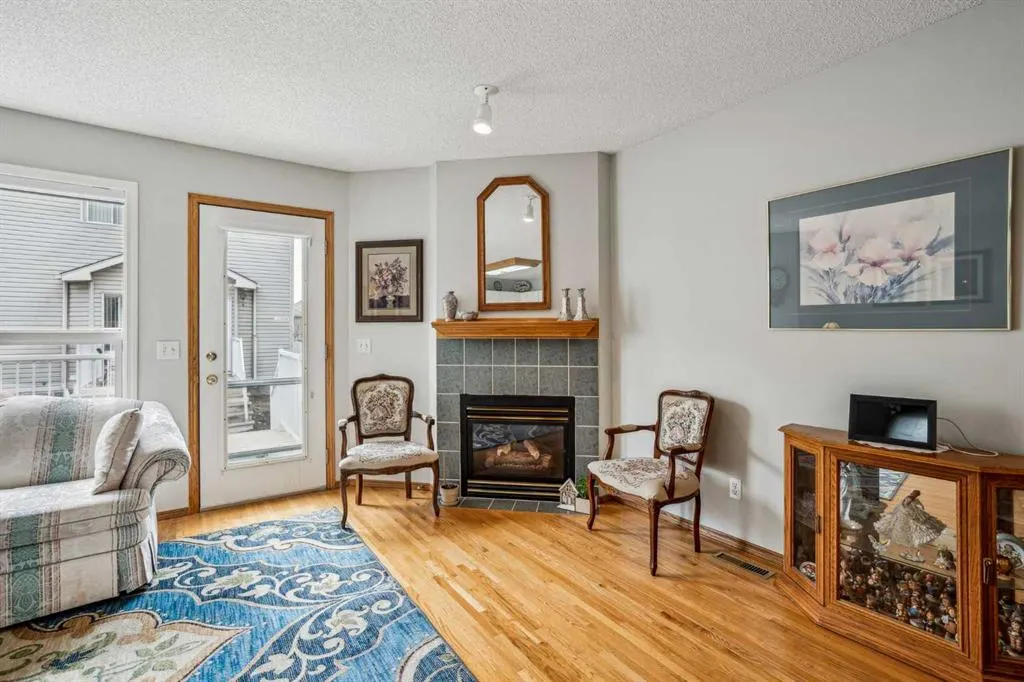 219 Mt Douglas Manor SE