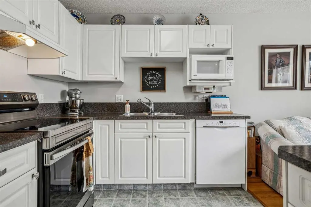 219 Mt Douglas Manor SE