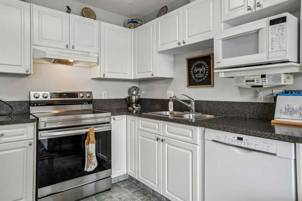 219 Mt Douglas Manor SE