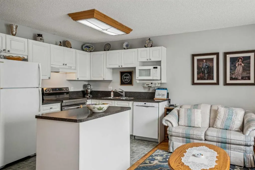 219 Mt Douglas Manor SE