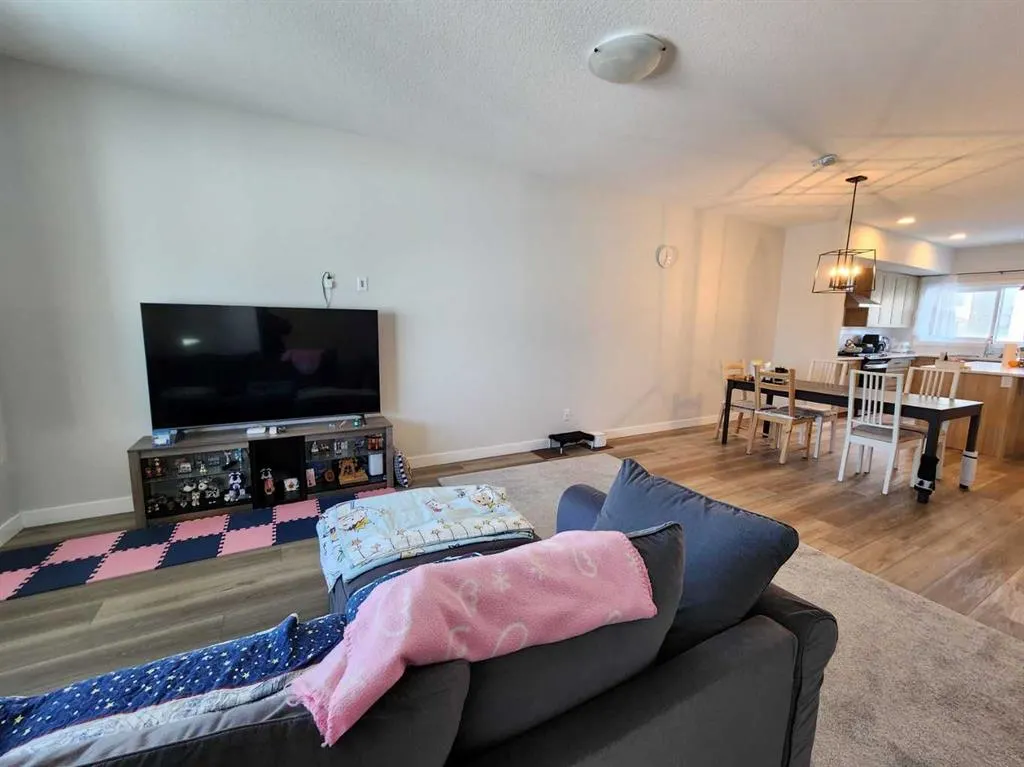 99 Edith Passage NW