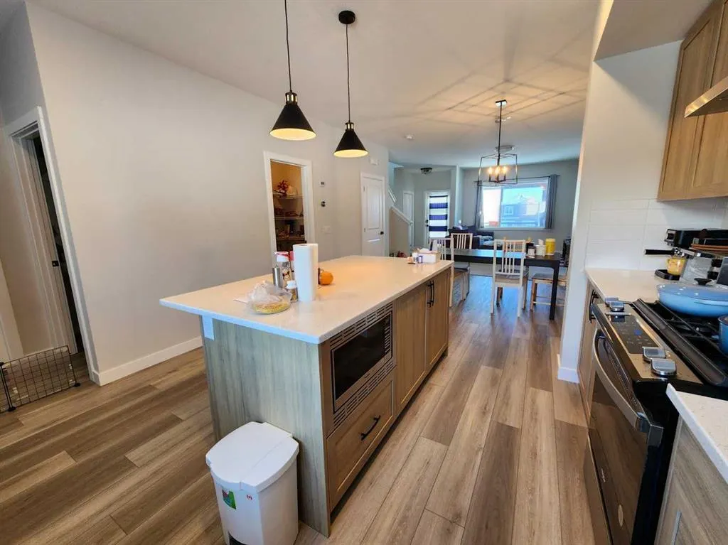 99 Edith Passage NW