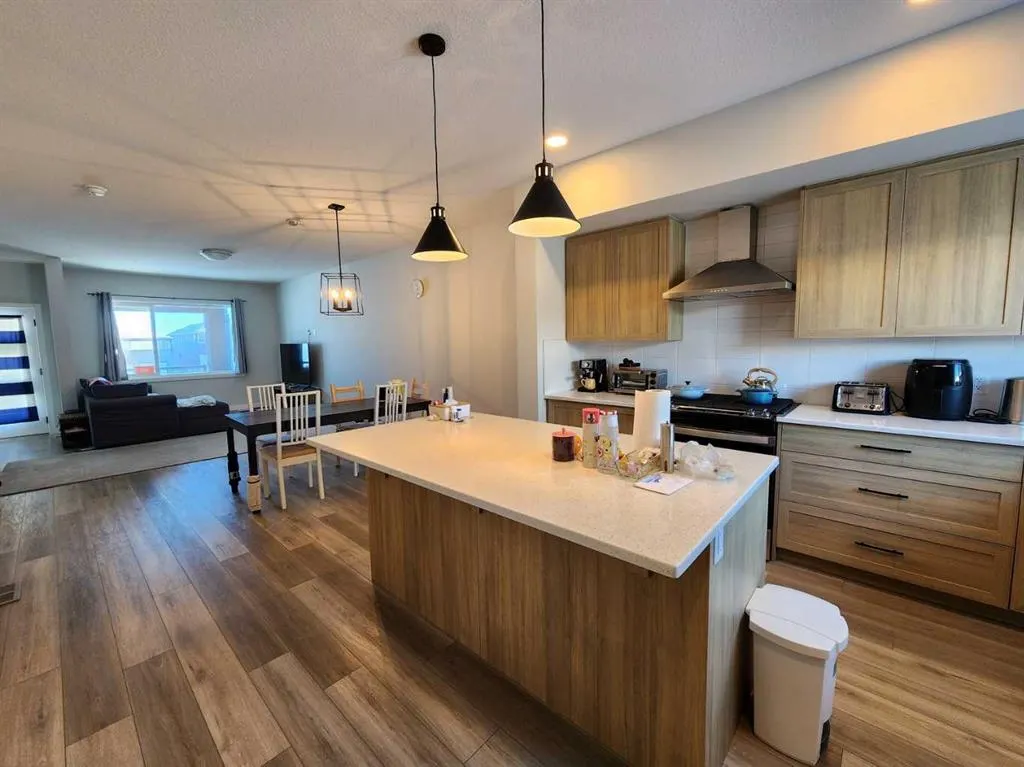 99 Edith Passage NW