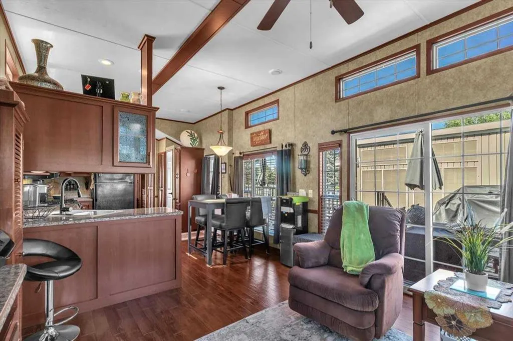 370165 79 Street E, #10