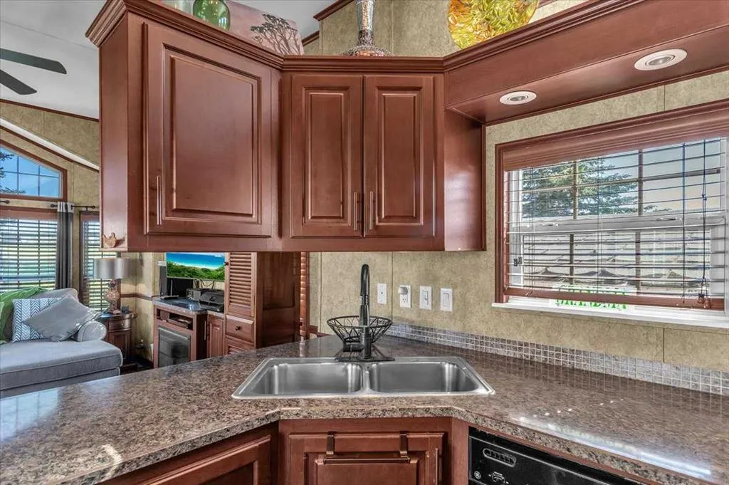 370165 79 Street E, #10