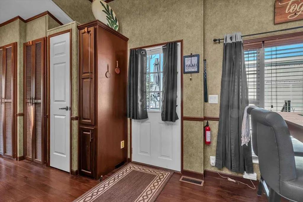 370165 79 Street E, #10