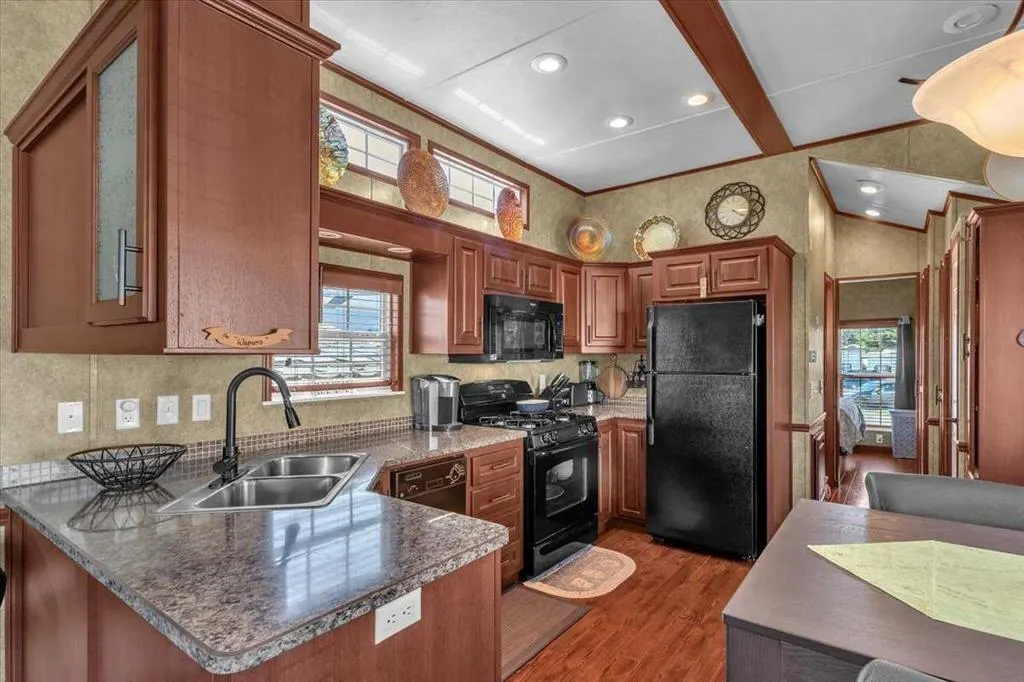 370165 79 Street E, #10
