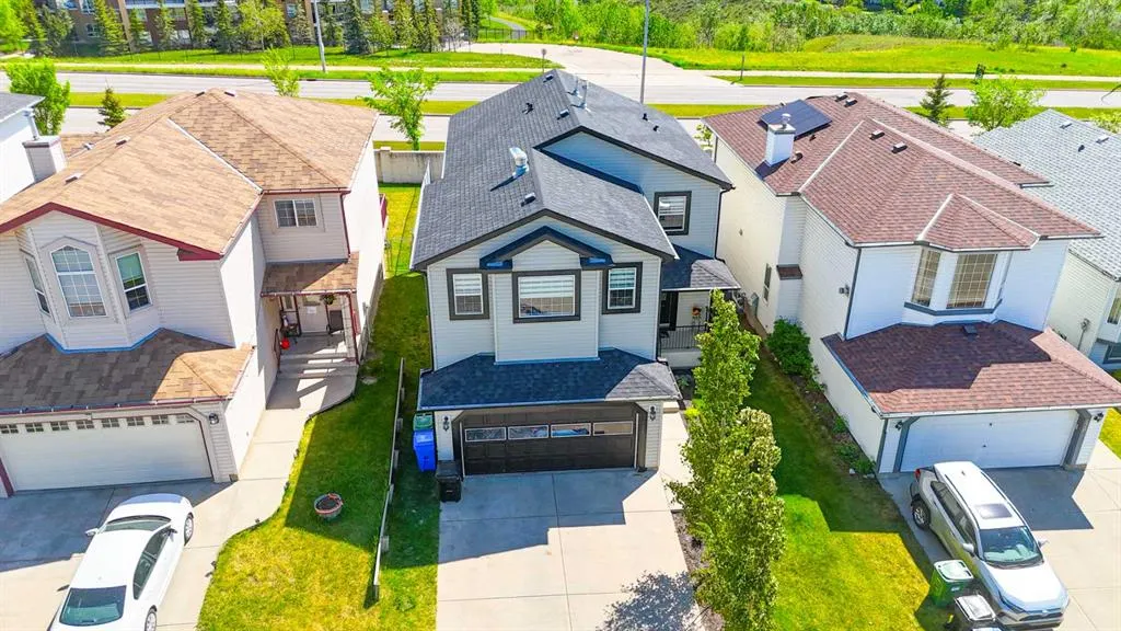 166 Tuscarora Close NW