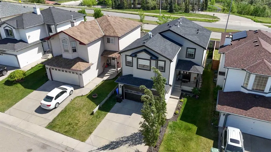 166 Tuscarora Close NW