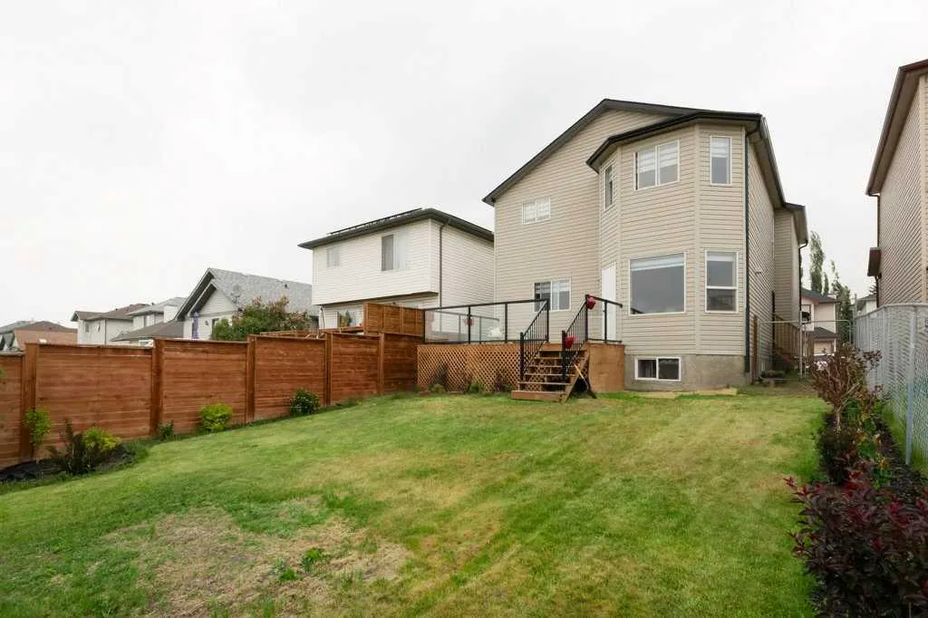 166 Tuscarora Close NW