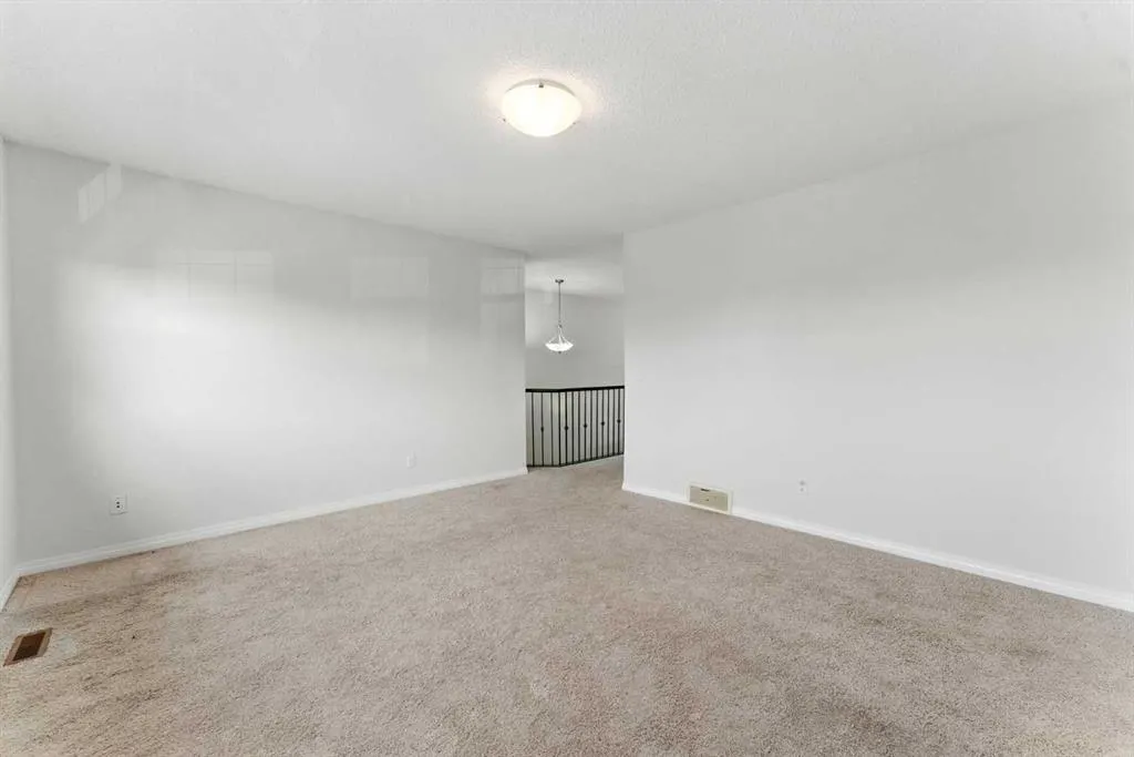 125 Saddlelake Green NE