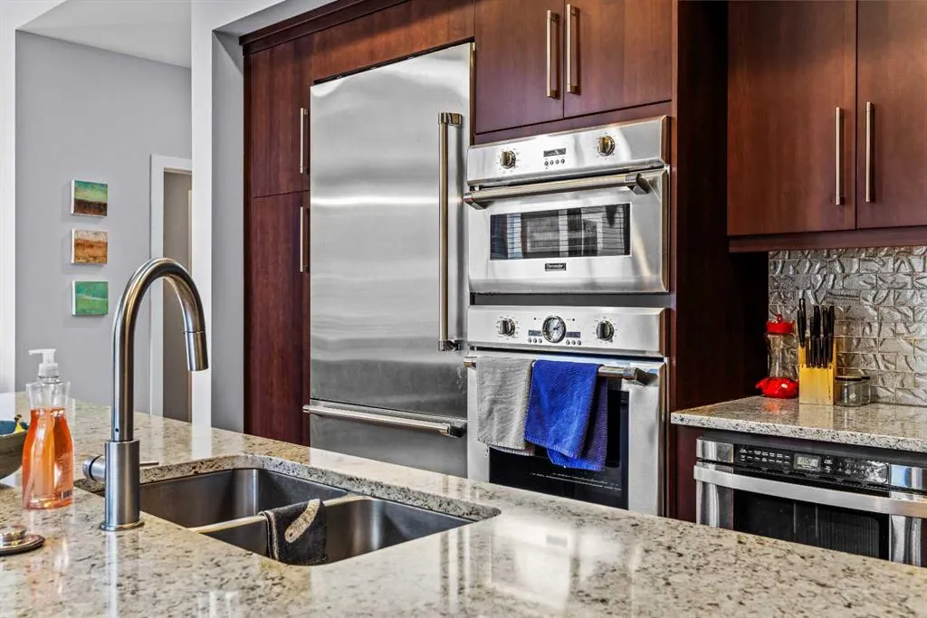 19 Creekside Mews