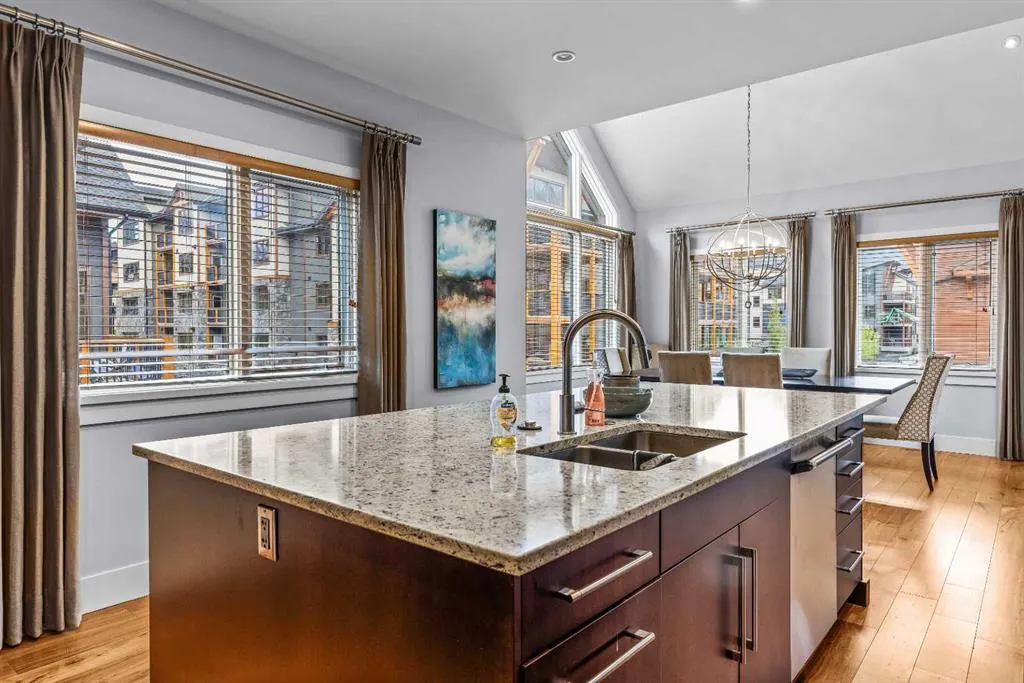 19 Creekside Mews