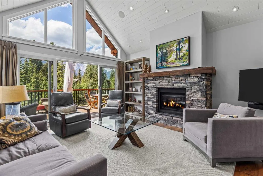 19 Creekside Mews