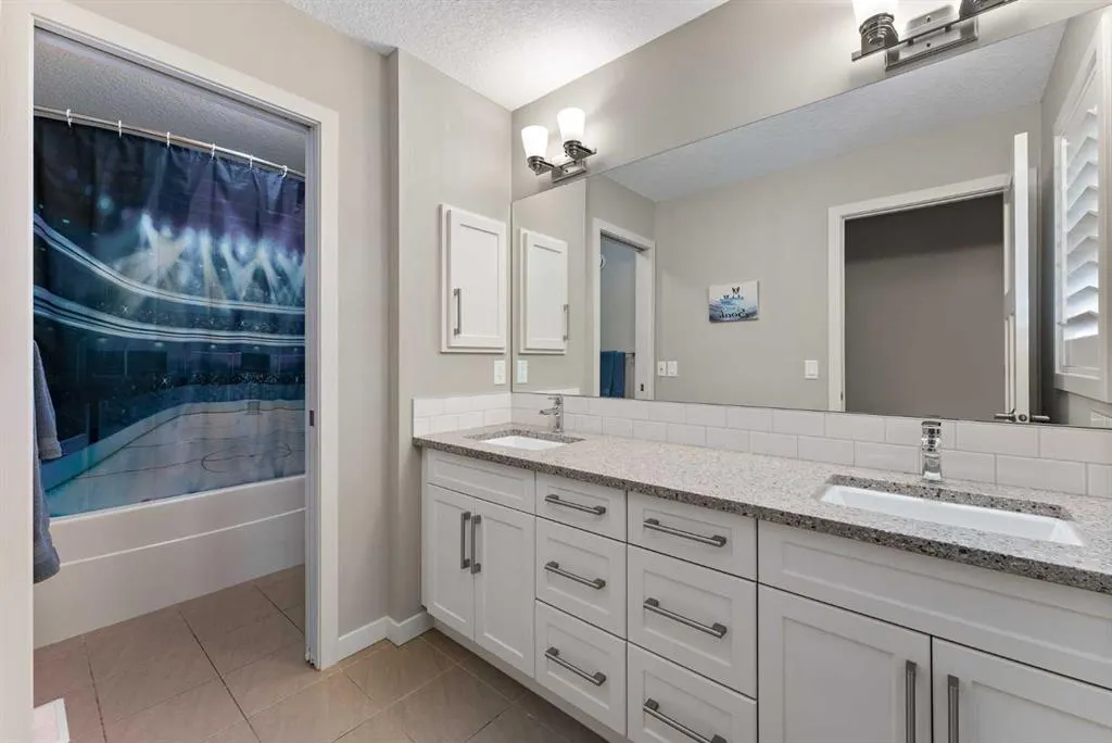 220 Auburn Meadows Crescent SE