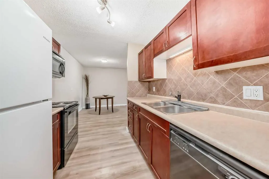 7164 Parke Avenue, #104