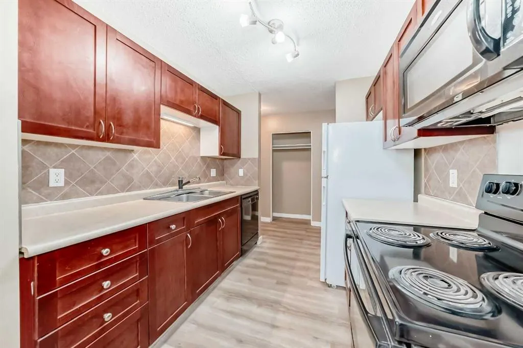 7164 Parke Avenue, #104