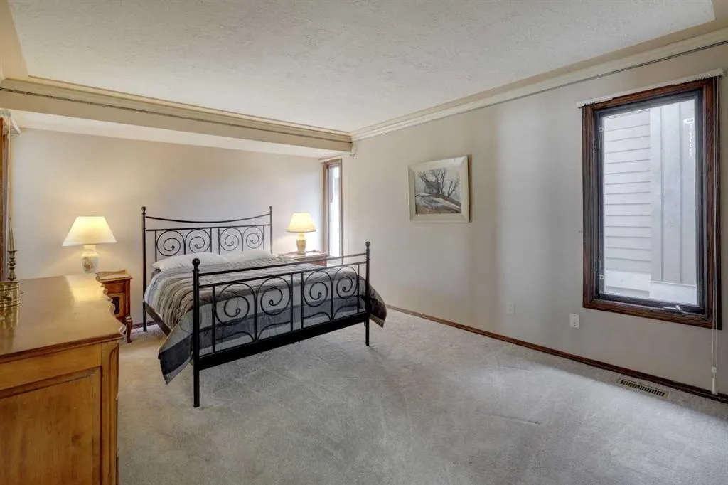 76 Edgeland Road NW