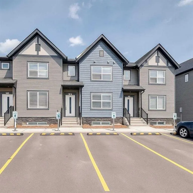 75 Evanscrest Common NW, #106