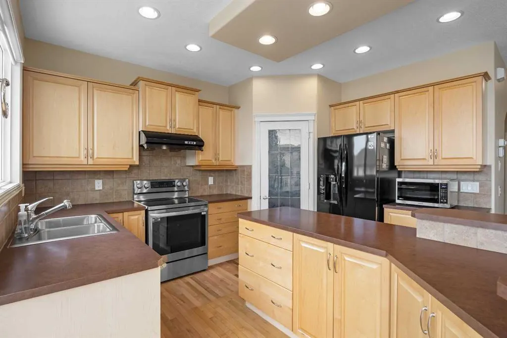101 Panamount Manor NW