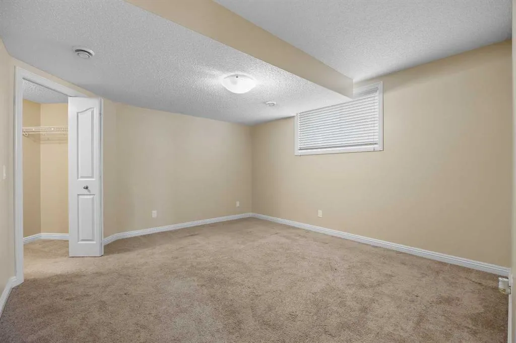 101 Panamount Manor NW