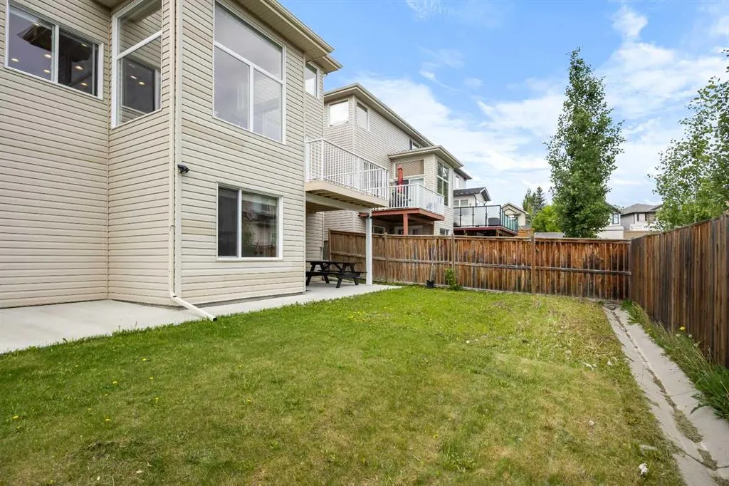 101 Panamount Manor NW