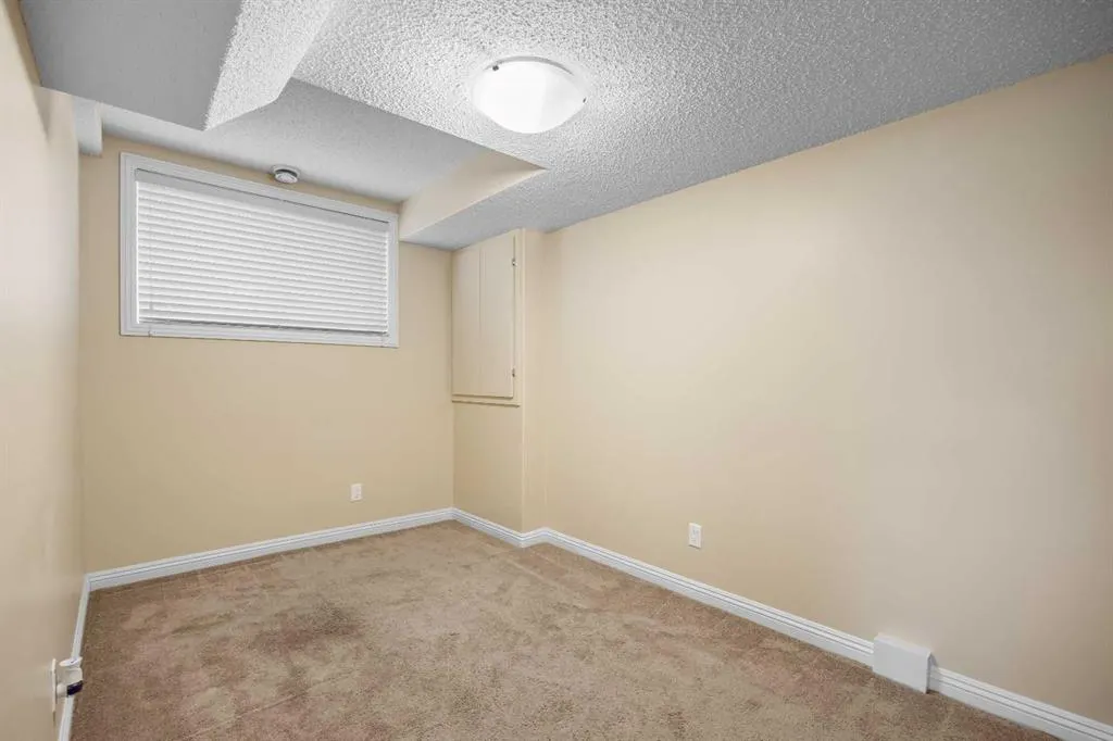101 Panamount Manor NW