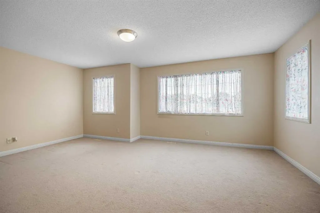 101 Panamount Manor NW