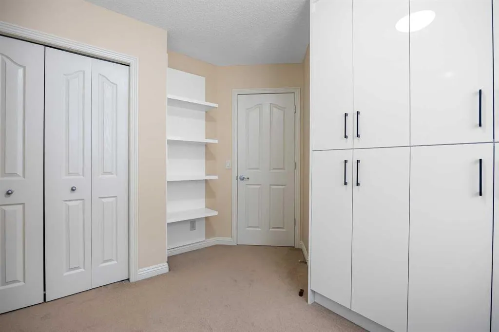 101 Panamount Manor NW