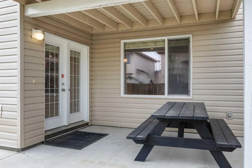 101 Panamount Manor NW