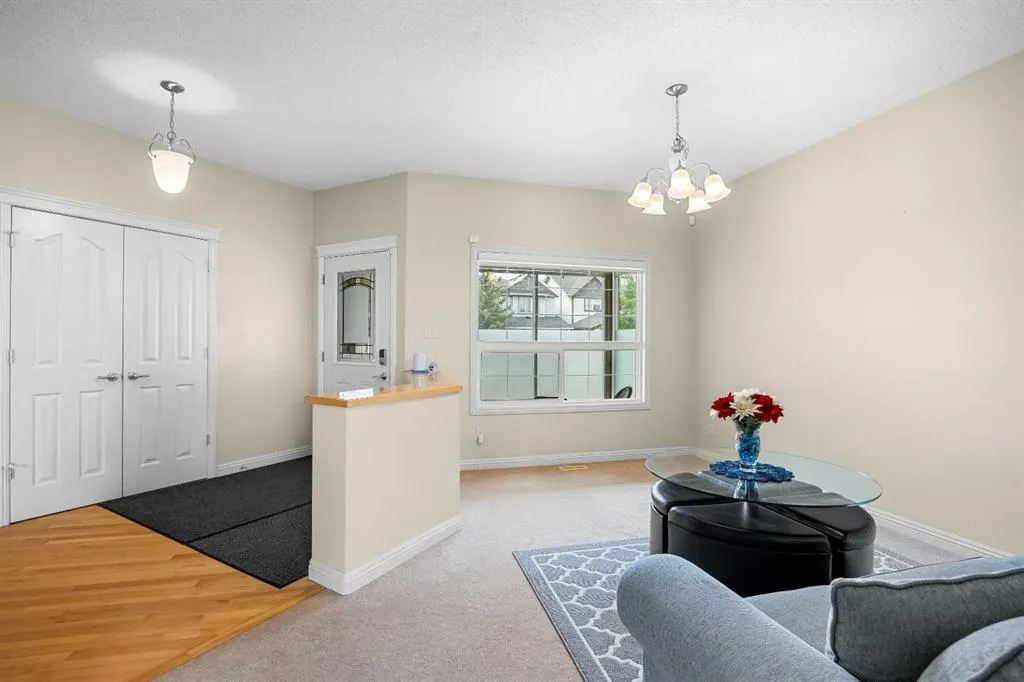 101 Panamount Manor NW