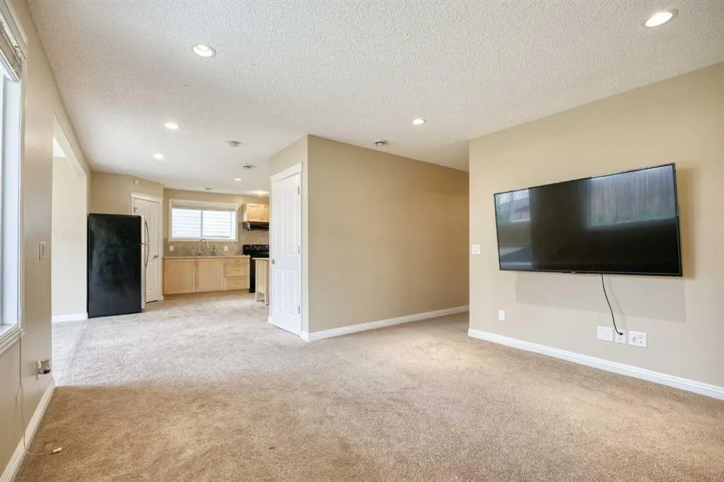 101 Panamount Manor NW