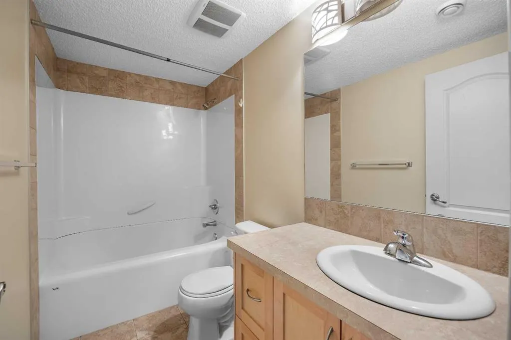 101 Panamount Manor NW