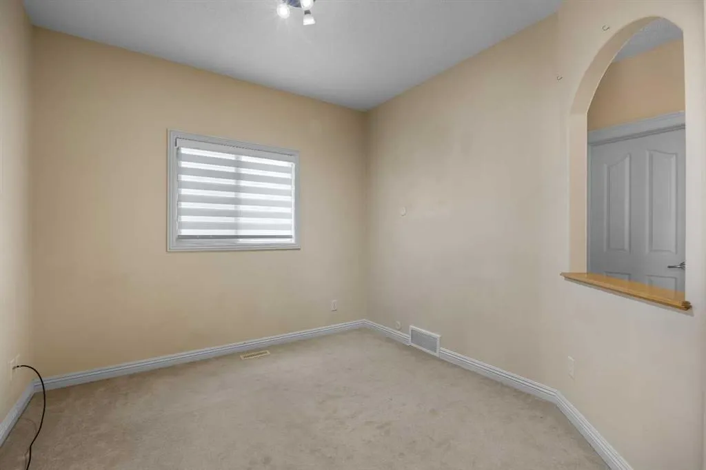 101 Panamount Manor NW