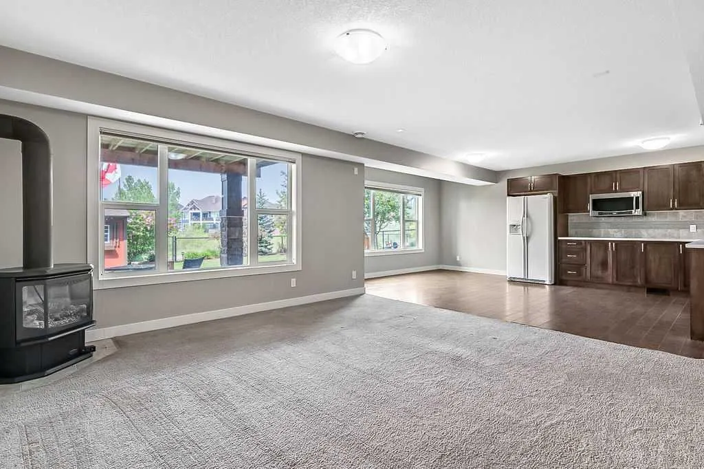 128 Drake Landing Terrace