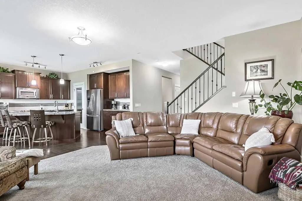 128 Drake Landing Terrace