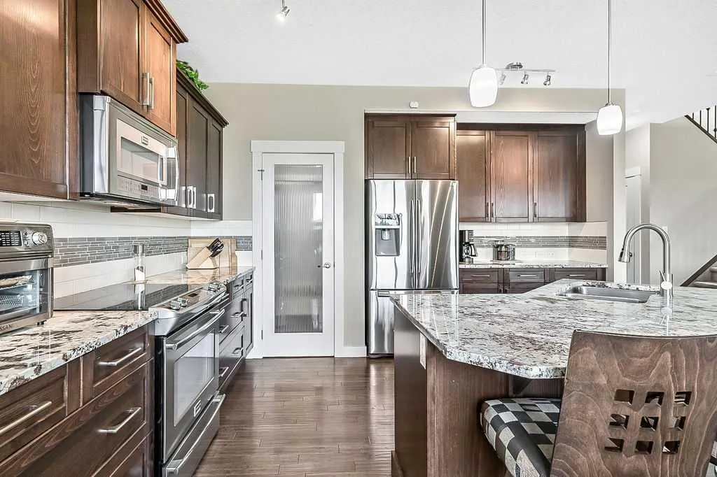 128 Drake Landing Terrace