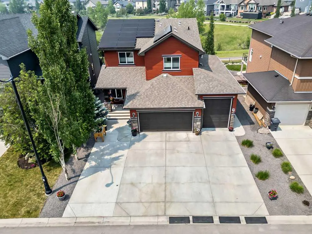 128 Drake Landing Terrace