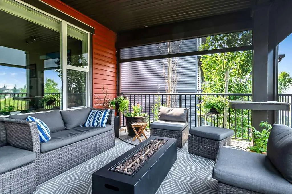 128 Drake Landing Terrace