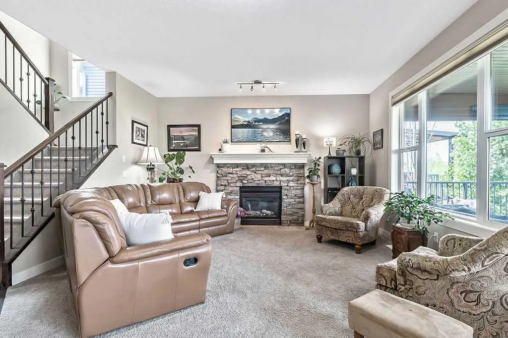 128 Drake Landing Terrace